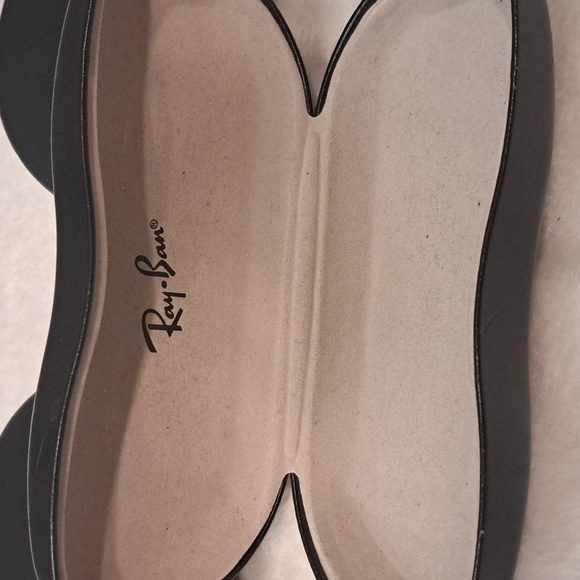 Bundle Of Ray-Ban Sunglass Cases - Picture 2 of 12